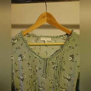 Skies are blue curvy green blouse